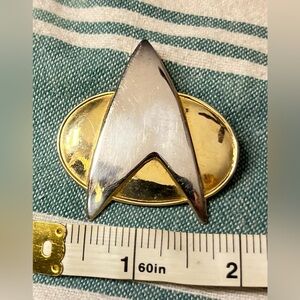 Star Trek Communicator Badge 1993 approx 2”x 2” vintage authentic pin